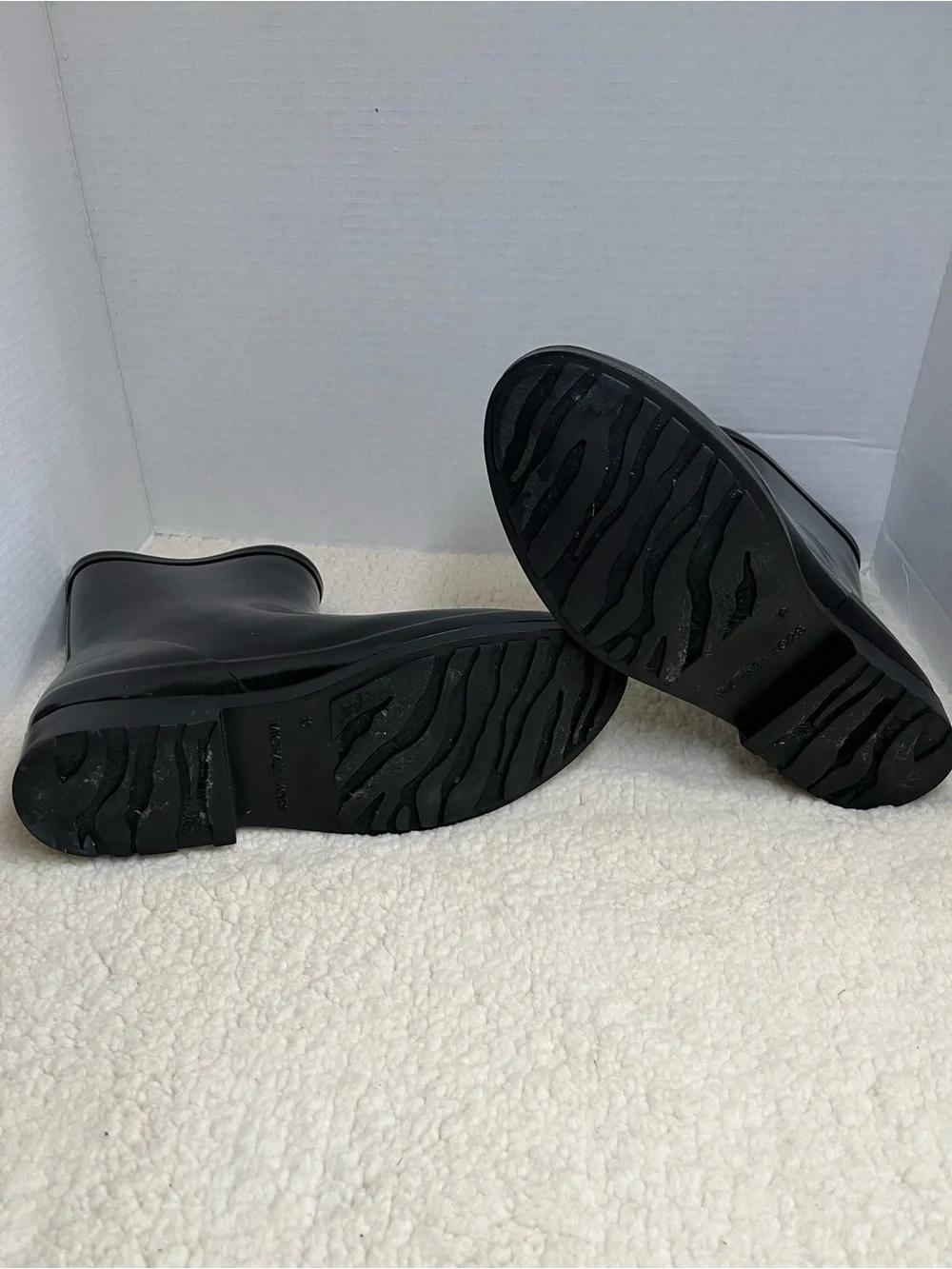Michael Kors Benji Gold Logo Rain Boots Glossy Black Waterproof  Size 10